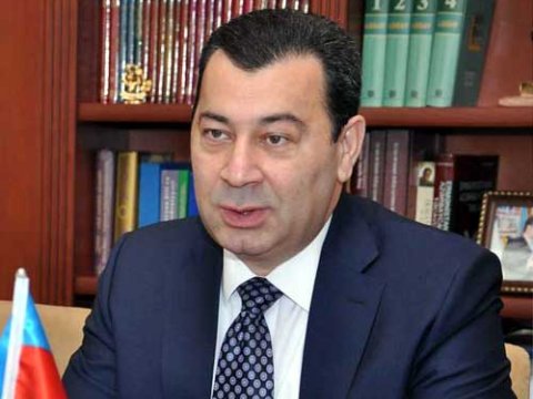 Səməd Seyidov “Büdcə zərfi”ni təriflədi   