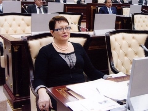Elmira Axundova ünvanlı sosial yardımın ləğvini İSTƏDİ