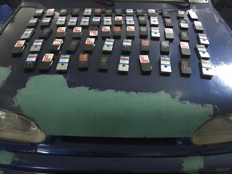 Gömrükdən gizlədilən 61 telefon aşkarlandı