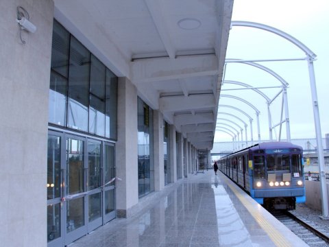 Sərnişinlər üçün çətir quraşdırılır - Bakı Metropolitenindən YENİLİK