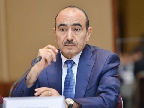 Əli Həsənov: “Bir məmurun dövlət dilini bilməməsi onun qəbahətidir”