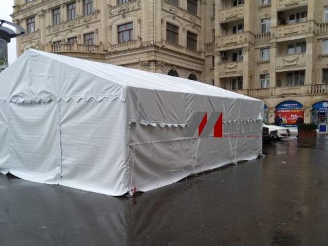 Metrostansiyaların &ccedil;ıxışlarında yenə &ccedil;adırlar quruldu  &nbsp;