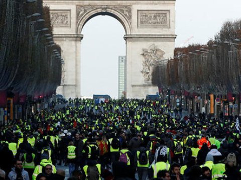 Parisdə “sarı jiletli”lərin etirazı başladı - FOTOLAR