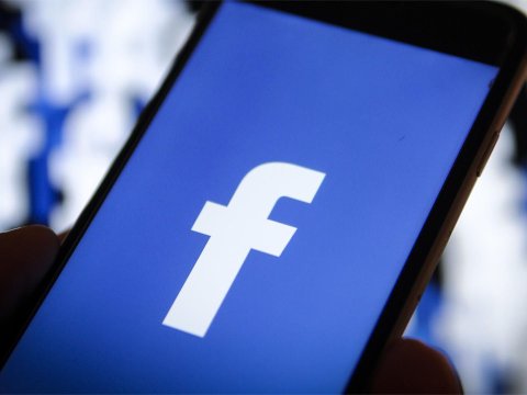 İtaliya &ldquo;Facebook&rdquo;u 10 min avro cərimələdi