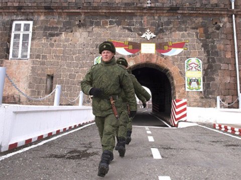 Rusiyalı hərb&ccedil;i Ermənistanda qətl t&ouml;rətdi