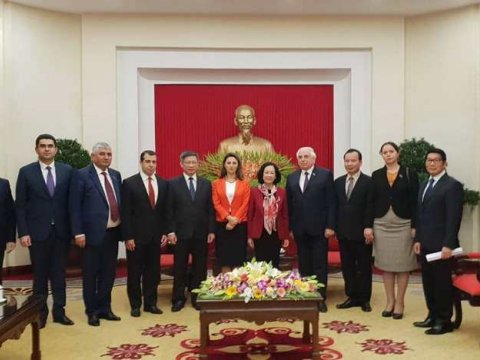 Deputatlarımız Vyetnamda – Heydər Əliyevlə bağlı kitab təqdim edildi