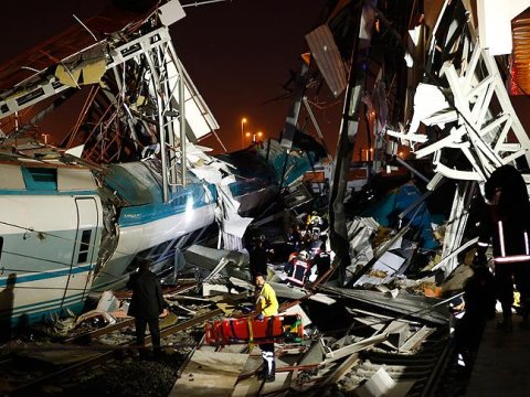 Ankarada qatar qəzası - 9 ölü, 46 yaralı - YENİLƏNİB   