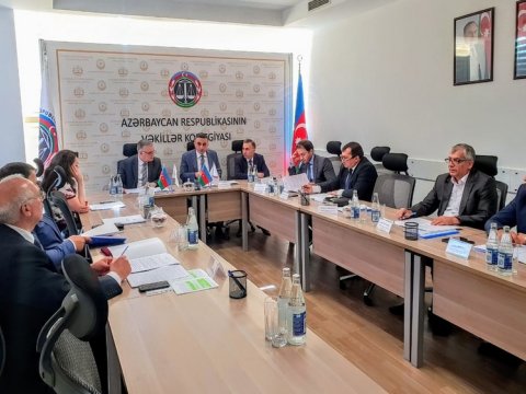 İki vəkilin fəaliyyəti dayandırıldı