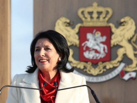 Cənubi Qafqazın ilk qadın prezidentinin andiçməsindən maraqlı anlar - VİDEO 