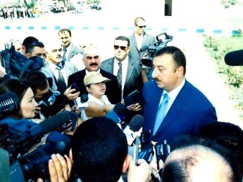 Bir şəklin tarixçəsi - İlham Əliyevin 14 il əvvəl manşetlərə çıxan maraqlı AÇIQLAMASI   