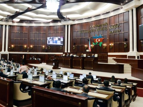 Deputatlar həftəsonu tətilə çıxacaqlar  