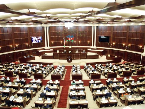 Deputatlar Yeni ili harada qarşılayacaq? - SORĞU