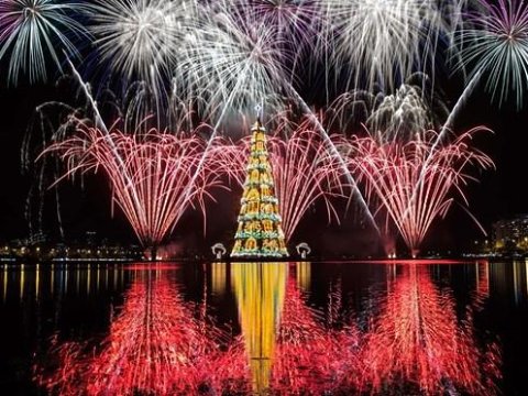 Dünyanın bir-birindən fərqli Yeni il adətləri: Subay qızların qarşısına qarğıdalı qoyub...