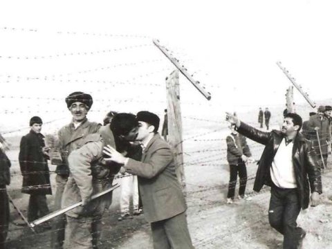 Bir şəklin tarix&ccedil;əsi - &ldquo;Berlin divarı&rdquo;nın yıxılması kimi bir OLAY  &nbsp;