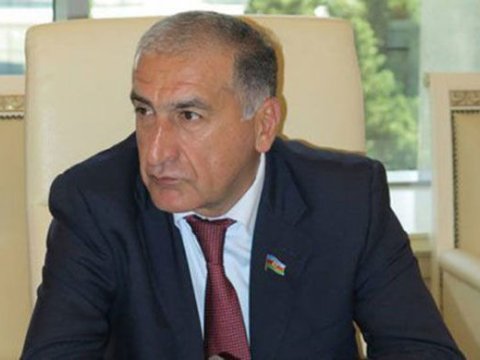 Deputatın oğlu turistləri DÖYÜB?