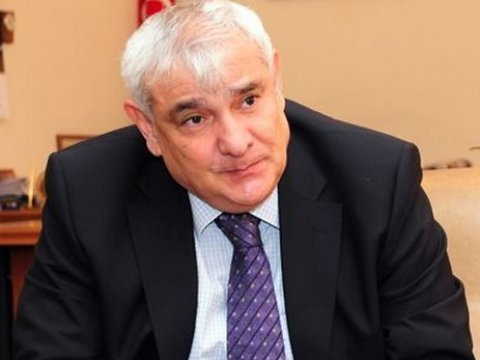 Kamal Abdulla dekana töhmət verdi, digər müəllimi isə imtahandan kənarlaşdırdı