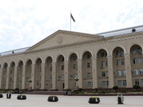 Gəncənin icra başçısı keçmiş baş prokurorun qardaşını işdən çıxardı   