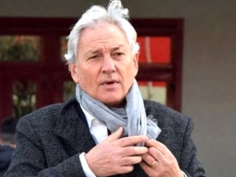 Aeroportdan eynək oğurlayan italiyalı siyasət&ccedil;i yaxalandı 