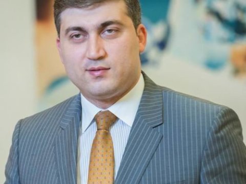 Yüksək posta aparılan mətbuat katibləri