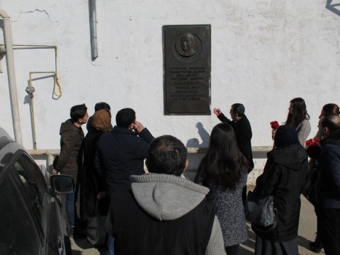 Rəsulzadənin barelyefinin oğurlandığı təsdiqləndi: Çox qiymətli materialdan hazırlanmışdı