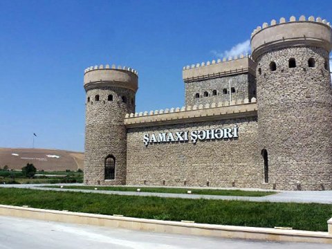 Azərişıq rəsmiləri zəlzələ b&ouml;lgəsinə getdi