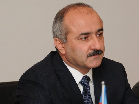 Nazir müavini parlamentdə bələdiyyələrlə bağlı hesabat verdi