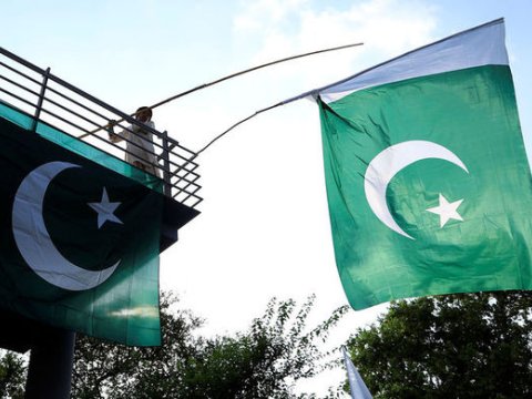 Pakistan Hindistandakı səfirini geri &ccedil;ağırdı
