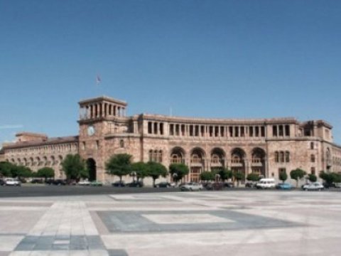 Ermənistan sakini özünü yandırmaq istədi