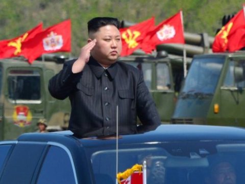 Şimali Koreya lideri zirehli texnika ilə mühafizə olunur