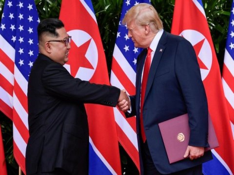 Tramp Şimali Koreya lideri ilə cəmi 10 dəqiqə g&ouml;r&uuml;şd&uuml;