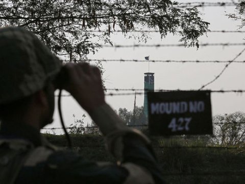 Hindistan və Pakistan ordusu bir-birini atəşə tutdu