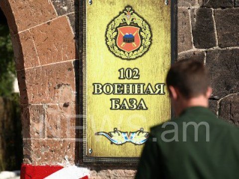 Ermənistanda rusiyalı hərb&ccedil;ini bı&ccedil;aqlayan yaxalandı &nbsp;