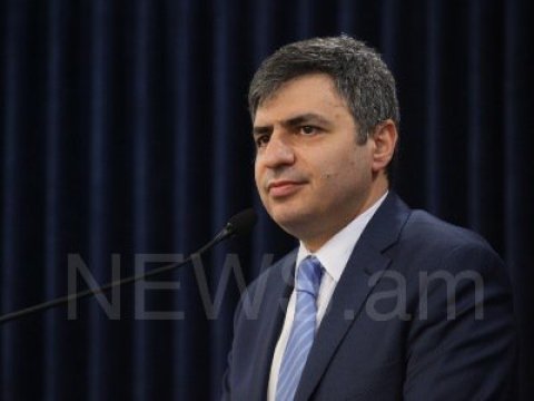Paşinyan m&uuml;dafiə nazirinin m&uuml;avinini qovdu