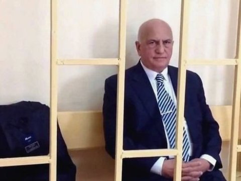 İlham Əliyev Əli İnsanovu əfv etdi
