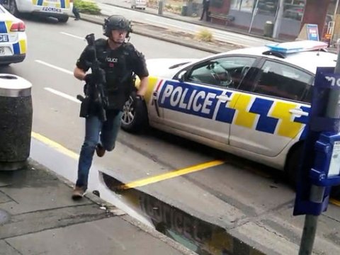 Yeni Zelandiya terror&ccedil;usu vəkilindən imtina etdi