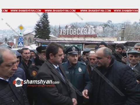 Ermənistanda n&ouml;vbəti aksiya, sakinlər yolları bağladı