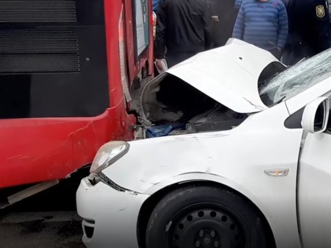 Mərkəzi Bankın qarşısında avtomobil piyadaları vurdu – 2 ölü, 2 yaralı