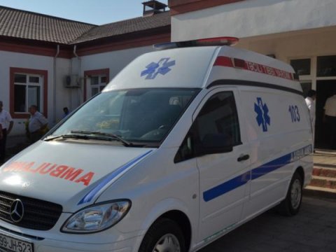 Bakıda n&ouml;vbəti avtomobil qəzası: 1 &ouml;l&uuml;, 4 yaralı
