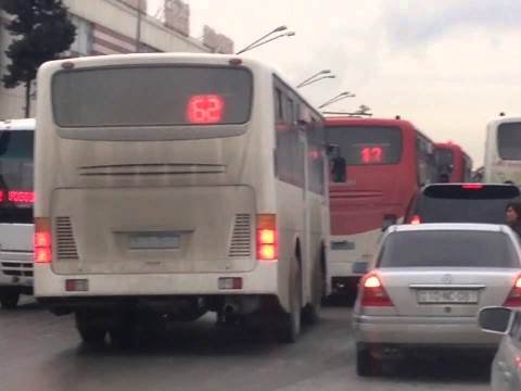 Bakıda marşrut avtobusu dükana çırpıldı