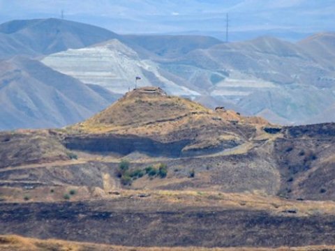 “Sputnik”in əməkdaşı Lələtəpə ilə üzbəüz erməni mövqelərinə gəldi - FOTOLAR