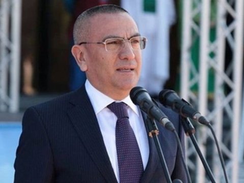 İcra başçısının özünəvurğunluğu...