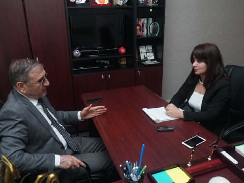 “O, deputatları yaltaq və müti adlandırır, özünə hörmət edən təhqirə yol verməz” - MÜSAHİBƏ