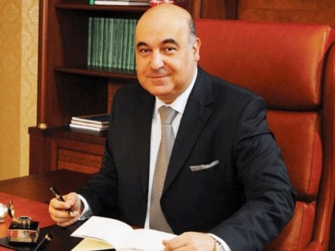 60 yaşlı Çingiz Abdullayev : İlk təbriki həyat yoldaşımdan aldım   