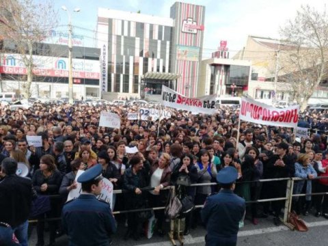 Ermənistanda biznesmen həbs olundu, kütləvi etirazlar başlandı