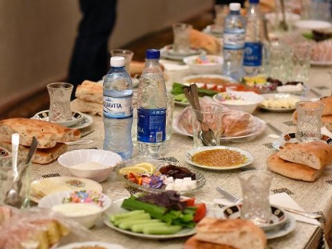 Dəbdəbəli ehsan süfrələri niyə bərpa olundu… - PROBLEM   
