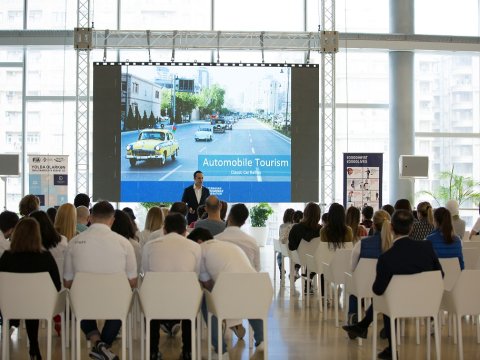 “Formula 1” pilotları müşayiət edəcək uşaqlar üçün təlim keçirilib