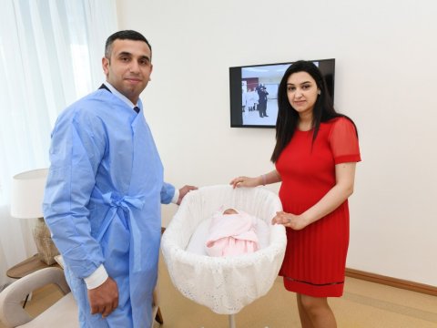 Prezident 10 milyonuncu vətəndaşa mənzillə yanaşı, pul da bağışladı