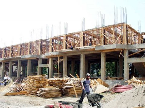 Bakıda çoxmərtəbəli binanın tikintisi dayandırılıb  