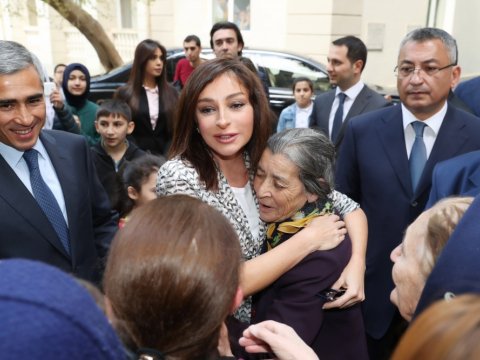 Mehriban Əliyeva məcburi köçkünlərlə görüşdü - FOTOLAR, VİDEO