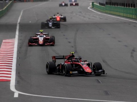 Bakıda Formula 2 üzrə birinci yarış başladı  
